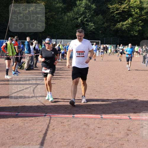 27.09.2026 - 35. Volkslauf durch das schöne Alstertal Strokosch-Dieckow http://msf.ph/oto/10586295 27.09.2026 12:11:30 Ziel 1051, 1597, 1610, 2081 meine-sportfotos.de