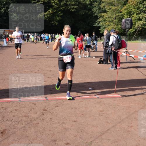 27.09.2026 - 35. Volkslauf durch das schöne Alstertal Strokosch-Dieckow http://msf.ph/oto/10586304 27.09.2026 12:11:26 Ziel 1051, 1610, 2380, 2381, 2463 meine-sportfotos.de