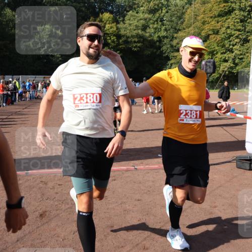 27.09.2026 - 35. Volkslauf durch das schöne Alstertal Strokosch-Dieckow http://msf.ph/oto/10586305 27.09.2026 12:11:24 Ziel 1051, 1124, 1594, 1610, 2380, 2381, 2463 meine-sportfotos.de