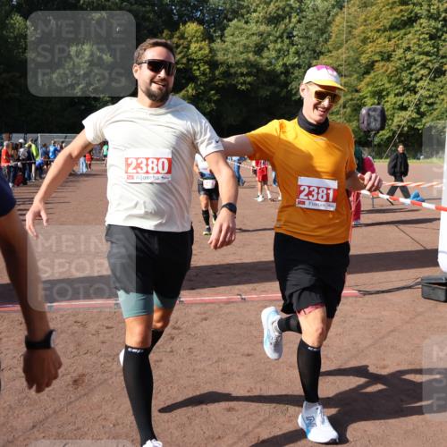 27.09.2026 - 35. Volkslauf durch das schöne Alstertal Strokosch-Dieckow http://msf.ph/oto/10586306 27.09.2026 12:11:24 Ziel 1051, 1124, 1594, 1610, 2380, 2381, 2463 meine-sportfotos.de