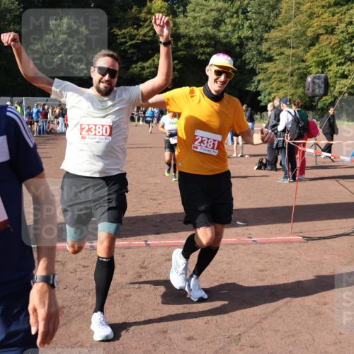 27.09.2026 - 35. Volkslauf durch das schöne Alstertal Strokosch-Dieckow http://msf.ph/oto/10586310 27.09.2026 12:11:24 Ziel 1051, 1124, 1594, 1610, 2380, 2381, 2463 meine-sportfotos.de