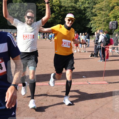 27.09.2026 - 35. Volkslauf durch das schöne Alstertal Strokosch-Dieckow http://msf.ph/oto/10586312 27.09.2026 12:11:24 Ziel 1051, 1124, 1594, 1610, 2380, 2381, 2463 meine-sportfotos.de