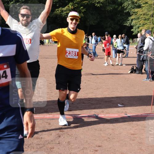 27.09.2026 - 35. Volkslauf durch das schöne Alstertal Strokosch-Dieckow http://msf.ph/oto/10586316 27.09.2026 12:11:24 Ziel 1051, 1124, 1594, 1610, 2380, 2381, 2463 meine-sportfotos.de