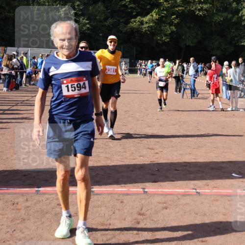 27.09.2026 - 35. Volkslauf durch das schöne Alstertal Strokosch-Dieckow http://msf.ph/oto/10586319 27.09.2026 12:11:22 Ziel 1124, 1594, 1610, 2380, 2381, 2463 meine-sportfotos.de