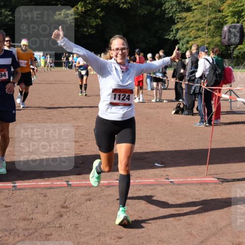 27.09.2026 - 35. Volkslauf durch das schöne Alstertal Strokosch-Dieckow http://msf.ph/oto/10586325 27.09.2026 12:11:21 Ziel 1124, 1594, 2380, 2381, 2463 meine-sportfotos.de