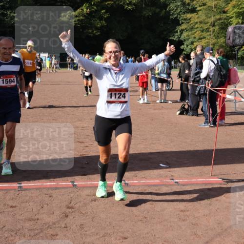 27.09.2026 - 35. Volkslauf durch das schöne Alstertal Strokosch-Dieckow http://msf.ph/oto/10586327 27.09.2026 12:11:21 Ziel 1124, 1594, 2380, 2381, 2463 meine-sportfotos.de