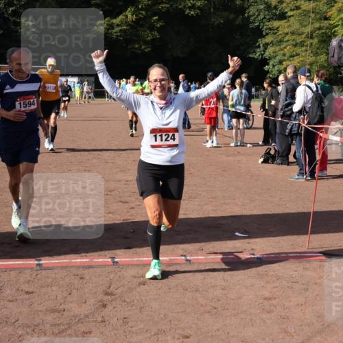 27.09.2026 - 35. Volkslauf durch das schöne Alstertal Strokosch-Dieckow http://msf.ph/oto/10586329 27.09.2026 12:11:21 Ziel 1124, 1594, 2380, 2381, 2463 meine-sportfotos.de