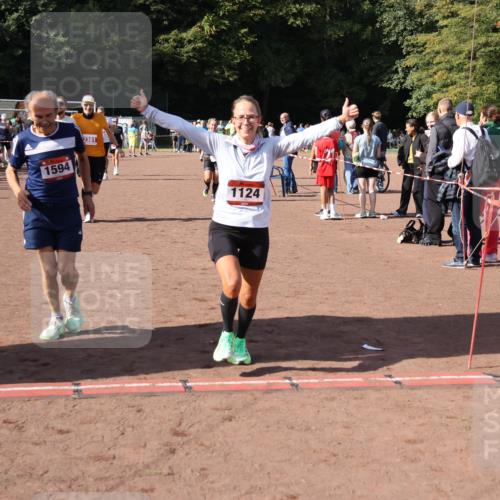 27.09.2026 - 35. Volkslauf durch das schöne Alstertal Strokosch-Dieckow http://msf.ph/oto/10586332 27.09.2026 12:11:21 Ziel 1124, 1594, 2380, 2381, 2463 meine-sportfotos.de