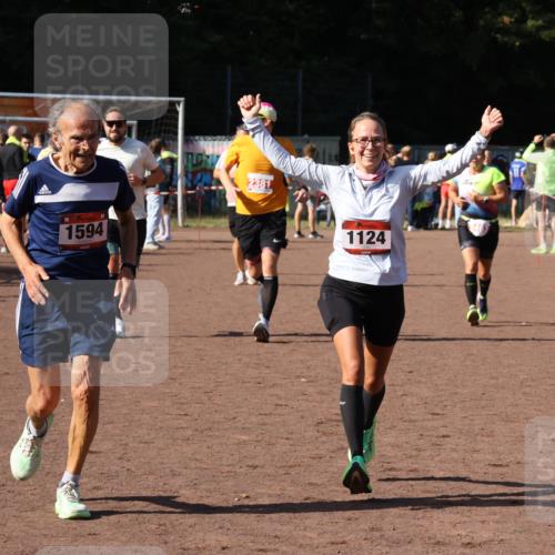 27.09.2026 - 35. Volkslauf durch das schöne Alstertal Strokosch-Dieckow http://msf.ph/oto/10586339 27.09.2026 12:11:19 Ziel 1124, 1594, 1605, 2380, 2381, 2463 meine-sportfotos.de