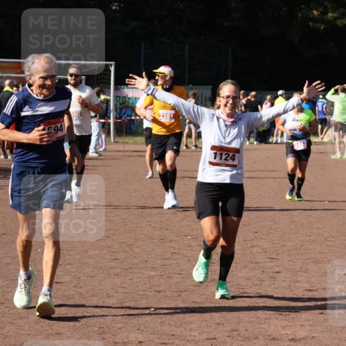 27.09.2026 - 35. Volkslauf durch das schöne Alstertal Strokosch-Dieckow http://msf.ph/oto/10586341 27.09.2026 12:11:19 Ziel 1124, 1594, 1605, 2380, 2381, 2463 meine-sportfotos.de