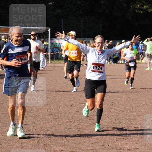 27.09.2026 - 35. Volkslauf durch das schöne Alstertal Strokosch-Dieckow http://msf.ph/oto/10586342 27.09.2026 12:11:19 Ziel 1124, 1594, 1605, 2380, 2381, 2463 meine-sportfotos.de