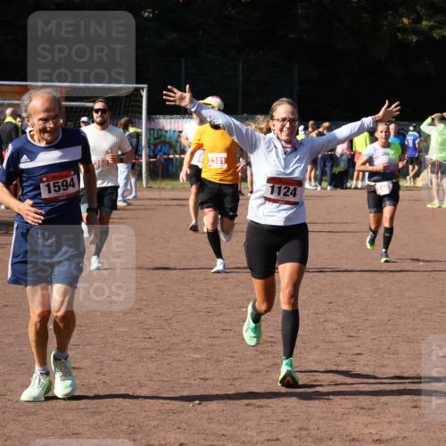 27.09.2026 - 35. Volkslauf durch das schöne Alstertal Strokosch-Dieckow http://msf.ph/oto/10586343 27.09.2026 12:11:18 Ziel 1124, 1594, 1605, 2380, 2381, 2463 meine-sportfotos.de