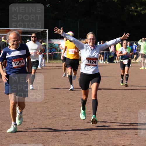 27.09.2026 - 35. Volkslauf durch das schöne Alstertal Strokosch-Dieckow http://msf.ph/oto/10586344 27.09.2026 12:11:18 Ziel 1124, 1594, 1605, 2380, 2381, 2463 meine-sportfotos.de