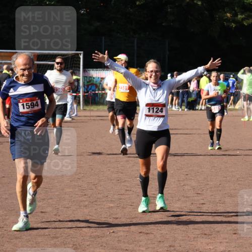 27.09.2026 - 35. Volkslauf durch das schöne Alstertal Strokosch-Dieckow http://msf.ph/oto/10586345 27.09.2026 12:11:18 Ziel 1124, 1594, 1605, 2380, 2381, 2463 meine-sportfotos.de
