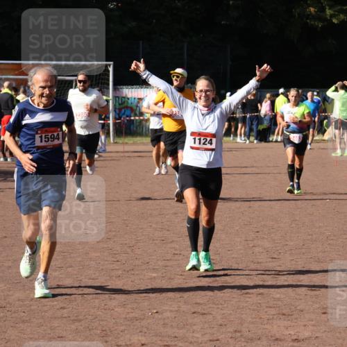 27.09.2026 - 35. Volkslauf durch das schöne Alstertal Strokosch-Dieckow http://msf.ph/oto/10586350 27.09.2026 12:11:18 Ziel 1124, 1594, 1605, 2380, 2381, 2463 meine-sportfotos.de