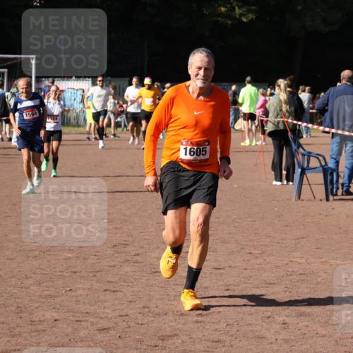 27.09.2026 - 35. Volkslauf durch das schöne Alstertal Strokosch-Dieckow http://msf.ph/oto/10586353 27.09.2026 12:11:13 Ziel 1124, 1594, 1605 meine-sportfotos.de