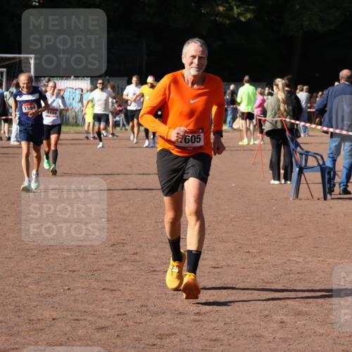 27.09.2026 - 35. Volkslauf durch das schöne Alstertal Strokosch-Dieckow http://msf.ph/oto/10586355 27.09.2026 12:11:13 Ziel 1124, 1594, 1605 meine-sportfotos.de