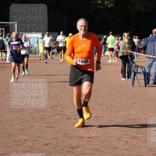 27.09.2026 - 35. Volkslauf durch das schöne Alstertal Strokosch-Dieckow http://msf.ph/oto/10586357 27.09.2026 12:11:13 Ziel 1124, 1594, 1605 meine-sportfotos.de