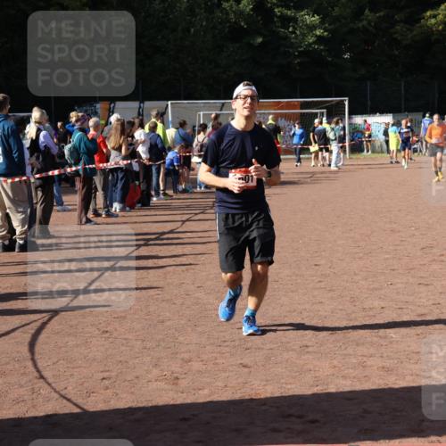 27.09.2026 - 35. Volkslauf durch das schöne Alstertal Strokosch-Dieckow http://msf.ph/oto/10586360 27.09.2026 12:11:04 Ziel 1601, 2421 meine-sportfotos.de
