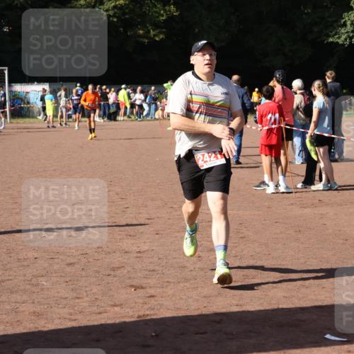 27.09.2026 - 35. Volkslauf durch das schöne Alstertal Strokosch-Dieckow http://msf.ph/oto/10586364 27.09.2026 12:11:03 Ziel 1601, 2421 meine-sportfotos.de