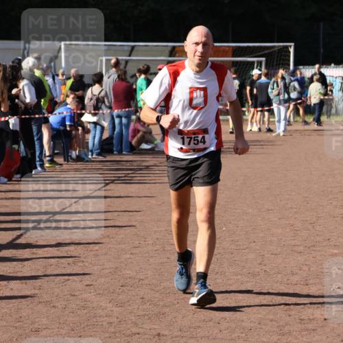 27.09.2026 - 35. Volkslauf durch das schöne Alstertal Strokosch-Dieckow http://msf.ph/oto/10586418 27.09.2026 12:10:28 Ziel 1754 meine-sportfotos.de