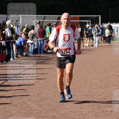 27.09.2026 - 35. Volkslauf durch das schöne Alstertal Strokosch-Dieckow http://msf.ph/oto/10586420 27.09.2026 12:10:28 Ziel 1754 meine-sportfotos.de