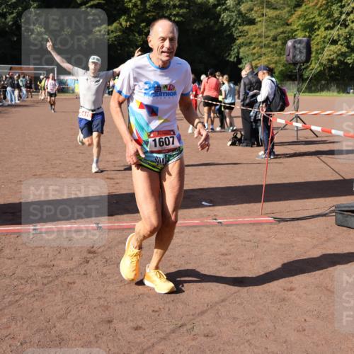 27.09.2026 - 35. Volkslauf durch das schöne Alstertal Strokosch-Dieckow http://msf.ph/oto/10586434 27.09.2026 12:10:21 Ziel 1077, 1568, 1607, 2418, 2420 meine-sportfotos.de