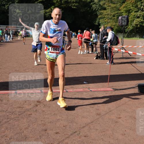 27.09.2026 - 35. Volkslauf durch das schöne Alstertal Strokosch-Dieckow http://msf.ph/oto/10586438 27.09.2026 12:10:21 Ziel 1077, 1568, 1607, 2418, 2420 meine-sportfotos.de