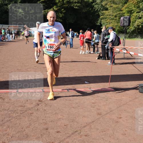 27.09.2026 - 35. Volkslauf durch das schöne Alstertal Strokosch-Dieckow http://msf.ph/oto/10586441 27.09.2026 12:10:21 Ziel 1077, 1568, 1607, 2418, 2420 meine-sportfotos.de
