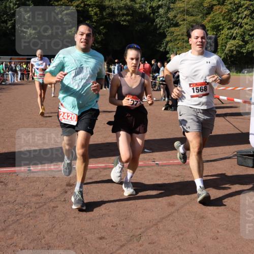 27.09.2026 - 35. Volkslauf durch das schöne Alstertal Strokosch-Dieckow http://msf.ph/oto/10586443 27.09.2026 12:10:19 Ziel 1040, 1049, 1077, 1116, 1568, 1607, 2418, 2420 meine-sportfotos.de