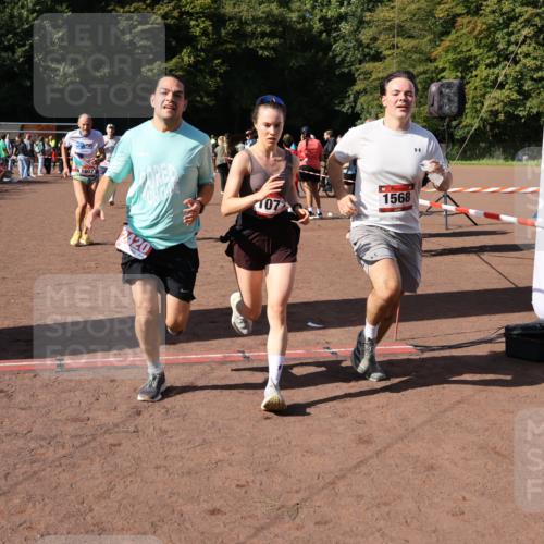 27.09.2026 - 35. Volkslauf durch das schöne Alstertal Strokosch-Dieckow http://msf.ph/oto/10586445 27.09.2026 12:10:18 Ziel 1040, 1049, 1077, 1116, 1568, 1607, 2418, 2420 meine-sportfotos.de