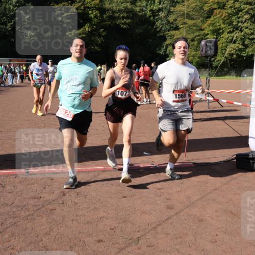 27.09.2026 - 35. Volkslauf durch das schöne Alstertal Strokosch-Dieckow http://msf.ph/oto/10586446 27.09.2026 12:10:18 Ziel 1040, 1049, 1077, 1116, 1568, 1607, 2418, 2420 meine-sportfotos.de