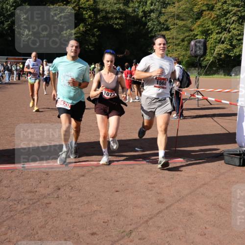 27.09.2026 - 35. Volkslauf durch das schöne Alstertal Strokosch-Dieckow http://msf.ph/oto/10586448 27.09.2026 12:10:18 Ziel 1040, 1049, 1077, 1116, 1568, 1607, 2418, 2420 meine-sportfotos.de