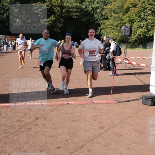 27.09.2026 - 35. Volkslauf durch das schöne Alstertal Strokosch-Dieckow http://msf.ph/oto/10586452 27.09.2026 12:10:18 Ziel 1040, 1049, 1077, 1116, 1568, 1607, 2418, 2420 meine-sportfotos.de