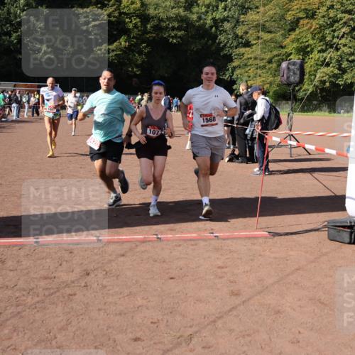 27.09.2026 - 35. Volkslauf durch das schöne Alstertal Strokosch-Dieckow http://msf.ph/oto/10586453 27.09.2026 12:10:18 Ziel 1040, 1049, 1077, 1116, 1568, 1607, 2418, 2420 meine-sportfotos.de