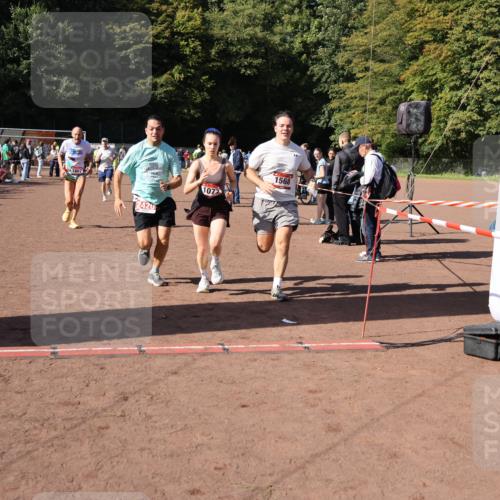 27.09.2026 - 35. Volkslauf durch das schöne Alstertal Strokosch-Dieckow http://msf.ph/oto/10586457 27.09.2026 12:10:18 Ziel 1040, 1049, 1077, 1116, 1568, 1607, 2418, 2420 meine-sportfotos.de