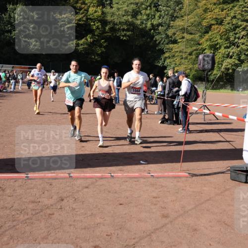 27.09.2026 - 35. Volkslauf durch das schöne Alstertal Strokosch-Dieckow http://msf.ph/oto/10586459 27.09.2026 12:10:17 Ziel 1040, 1049, 1077, 1116, 1568, 1607, 2418, 2420, 2439 meine-sportfotos.de