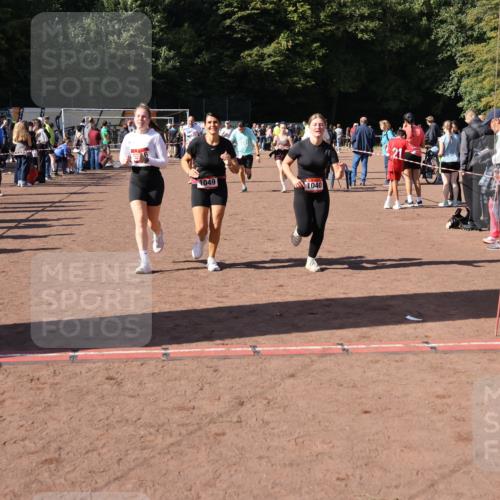 27.09.2026 - 35. Volkslauf durch das schöne Alstertal Strokosch-Dieckow http://msf.ph/oto/10586471 27.09.2026 12:10:14 Ziel 1040, 1049, 1077, 1116, 1568, 1607, 2328, 2418, 2420, 2439 meine-sportfotos.de