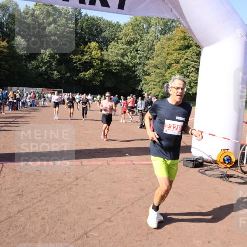 27.09.2026 - 35. Volkslauf durch das schöne Alstertal Strokosch-Dieckow http://msf.ph/oto/10586476 27.09.2026 12:10:12 Ziel 1040, 1049, 1077, 1116, 1568, 1607, 2328, 2420, 2439 meine-sportfotos.de