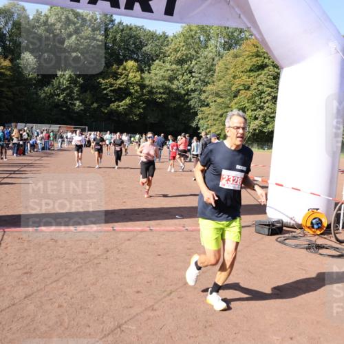 27.09.2026 - 35. Volkslauf durch das schöne Alstertal Strokosch-Dieckow http://msf.ph/oto/10586477 27.09.2026 12:10:12 Ziel 1040, 1049, 1077, 1116, 1568, 1607, 2328, 2420, 2439 meine-sportfotos.de