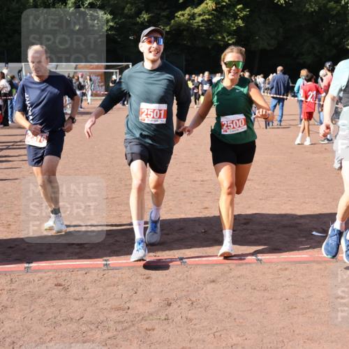 27.09.2026 - 35. Volkslauf durch das schöne Alstertal Strokosch-Dieckow http://msf.ph/oto/10586488 27.09.2026 12:10:04 Ziel 2328, 2367, 2376, 2431, 2500, 2501 meine-sportfotos.de