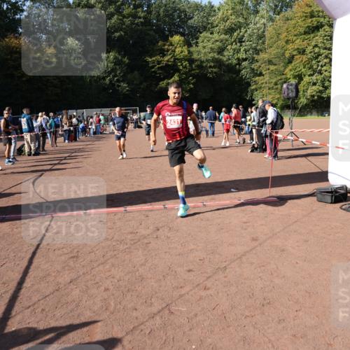 27.09.2026 - 35. Volkslauf durch das schöne Alstertal Strokosch-Dieckow http://msf.ph/oto/10586493 27.09.2026 12:10:02 Ziel 2328, 2367, 2376, 2431, 2500, 2501 meine-sportfotos.de