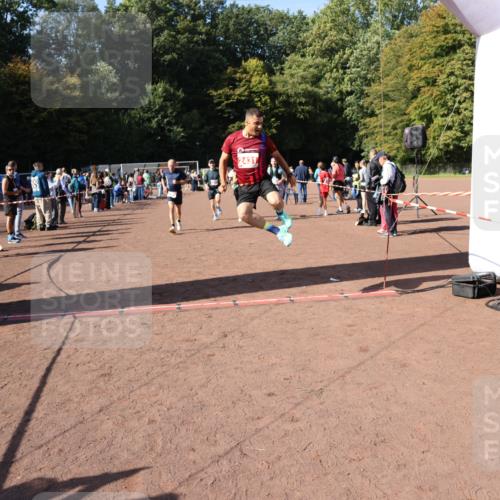 27.09.2026 - 35. Volkslauf durch das schöne Alstertal Strokosch-Dieckow http://msf.ph/oto/10586496 27.09.2026 12:10:01 Ziel 2367, 2376, 2431, 2500, 2501 meine-sportfotos.de