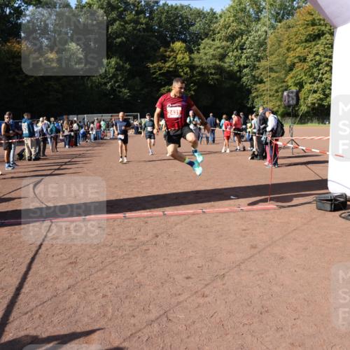 27.09.2026 - 35. Volkslauf durch das schöne Alstertal Strokosch-Dieckow http://msf.ph/oto/10586497 27.09.2026 12:10:01 Ziel 2367, 2376, 2431, 2500, 2501 meine-sportfotos.de