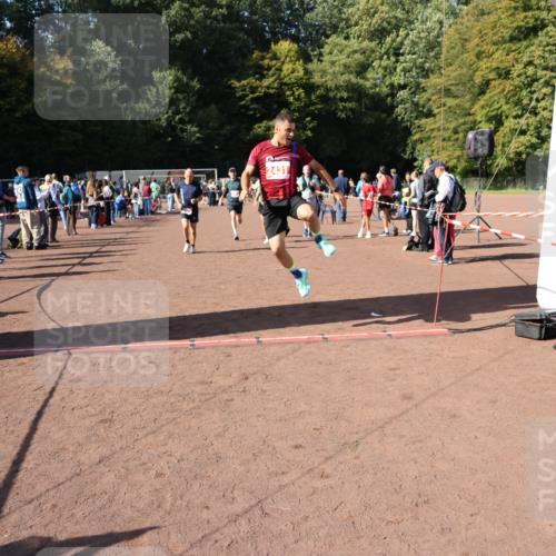 27.09.2026 - 35. Volkslauf durch das schöne Alstertal Strokosch-Dieckow http://msf.ph/oto/10586498 27.09.2026 12:10:01 Ziel 2367, 2376, 2431, 2500, 2501 meine-sportfotos.de
