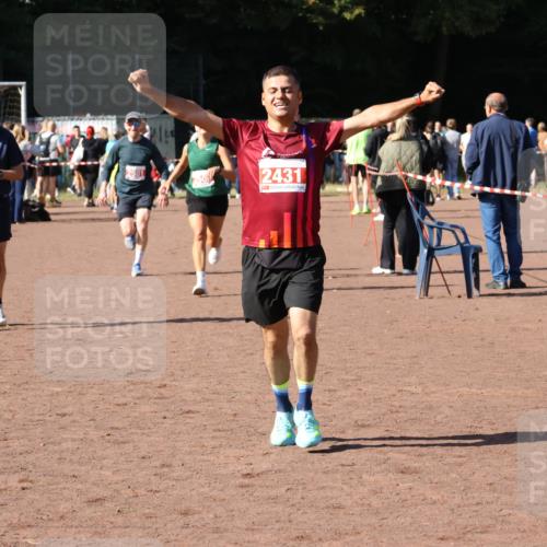 27.09.2026 - 35. Volkslauf durch das schöne Alstertal Strokosch-Dieckow http://msf.ph/oto/10586503 27.09.2026 12:09:59 Ziel 2367, 2376, 2431, 2500, 2501 meine-sportfotos.de