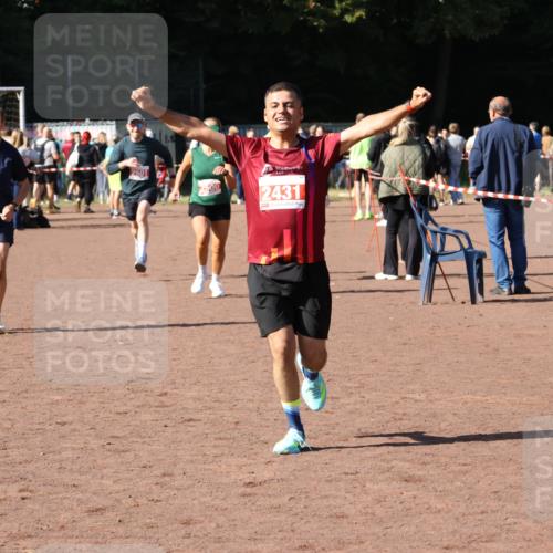 27.09.2026 - 35. Volkslauf durch das schöne Alstertal Strokosch-Dieckow http://msf.ph/oto/10586505 27.09.2026 12:09:59 Ziel 2367, 2376, 2431, 2500, 2501 meine-sportfotos.de