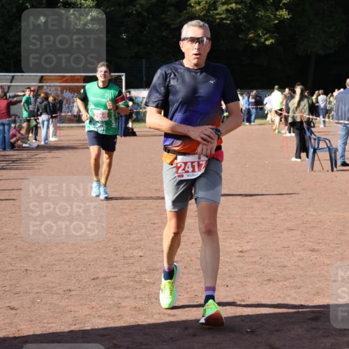 27.09.2026 - 35. Volkslauf durch das schöne Alstertal Strokosch-Dieckow http://msf.ph/oto/10586524 27.09.2026 12:09:42 Ziel 2294, 2417, 2969 meine-sportfotos.de