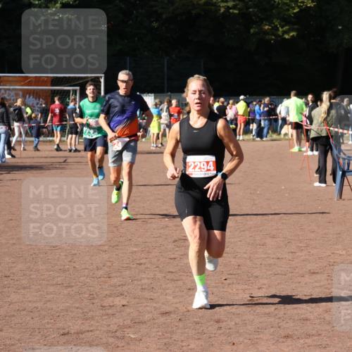 27.09.2026 - 35. Volkslauf durch das schöne Alstertal Strokosch-Dieckow http://msf.ph/oto/10586534 27.09.2026 12:09:39 Ziel 2294, 2417, 2969 meine-sportfotos.de