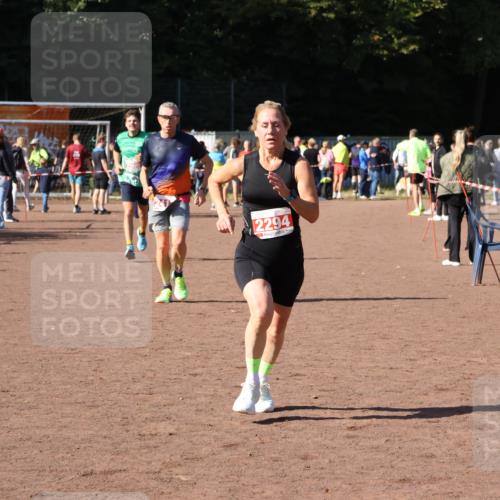 27.09.2026 - 35. Volkslauf durch das schöne Alstertal Strokosch-Dieckow http://msf.ph/oto/10586537 27.09.2026 12:09:39 Ziel 2294, 2417, 2969 meine-sportfotos.de